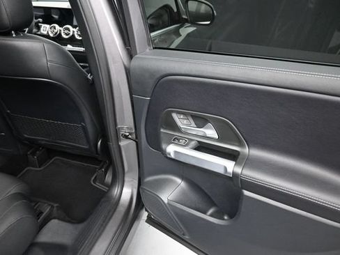 Used 2022 Mercedes-Benz GLB 250 image 21