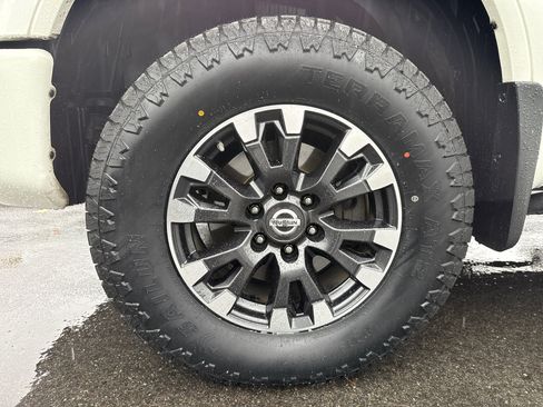 Used 2019 Nissan Titan PRO-4X w/ Pro-4x Convenience Package image 10