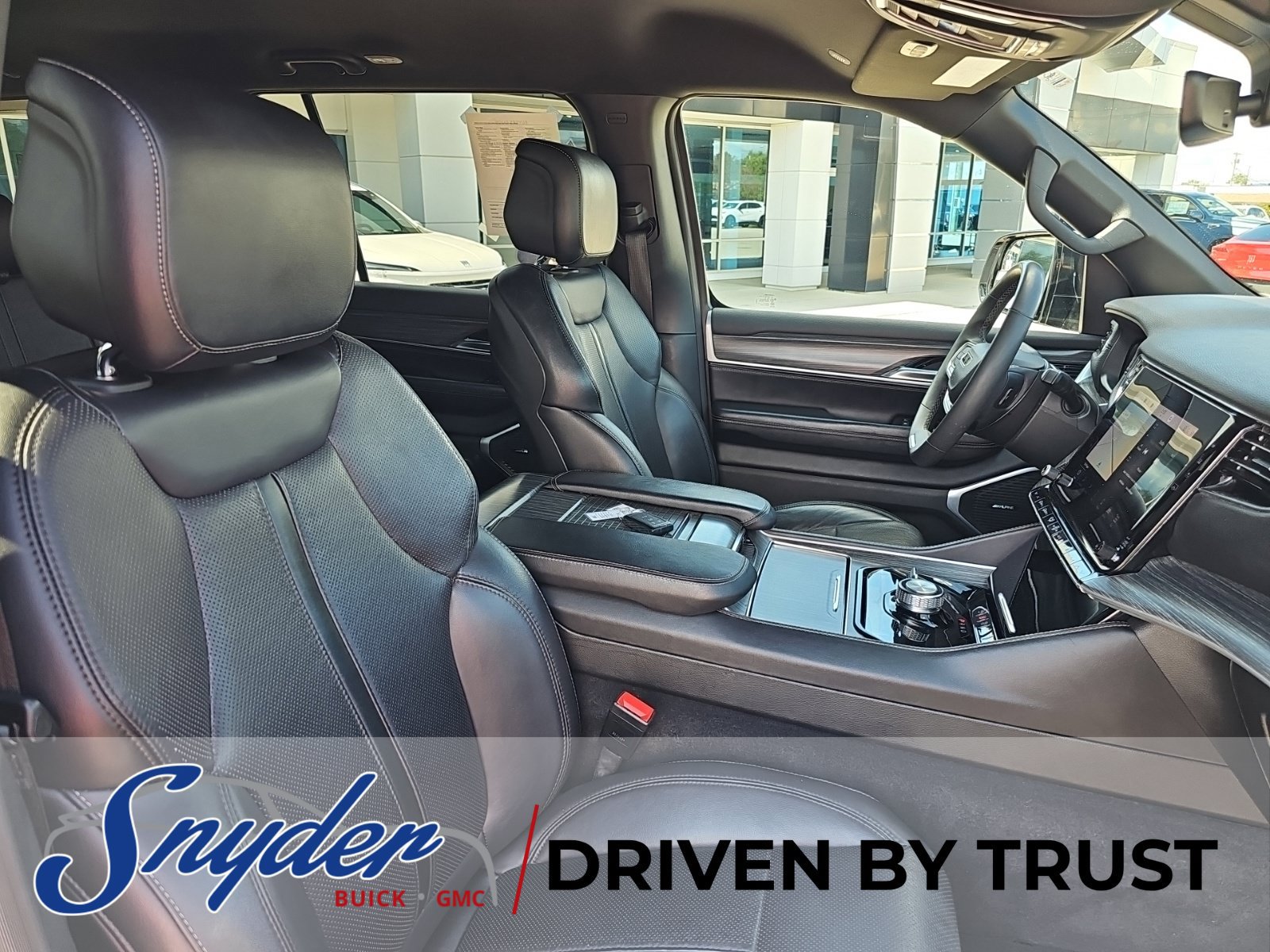 Used 2024 Jeep Wagoneer L Series II w/ Flexible Seating Group AWD/4WD image 33