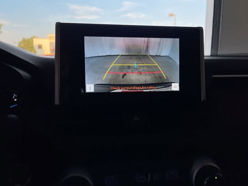 Used 2025 Toyota RAV4 XLE AWD/4WD image 17