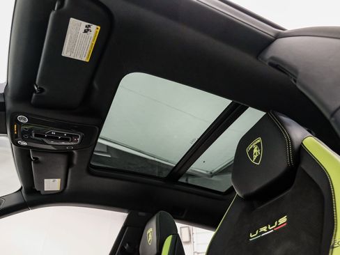 Used 2022 Lamborghini Urus AWD/4WD image 43
