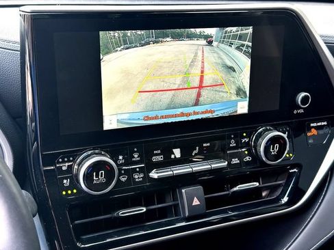 Used 2023 Toyota Highlander Limited AWD/4WD image 15
