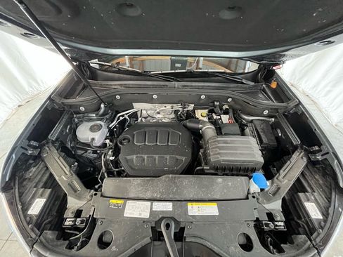 Certified 2025 Volkswagen Atlas SE image 29