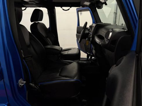 Used 2015 Jeep Wrangler Unlimited Sahara w/ Max Tow Package AWD/4WD image 43