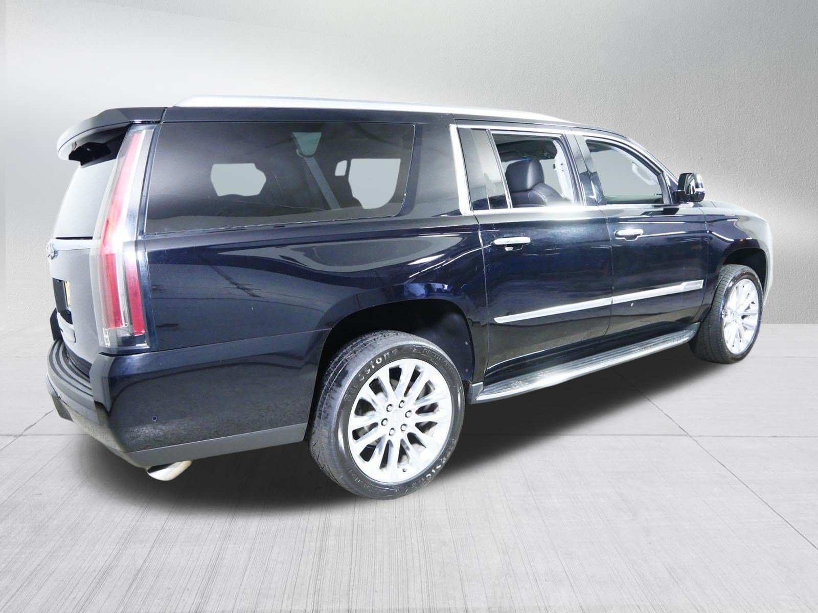 Used 2017 Cadillac Escalade ESV Luxury AWD/4WD image 7