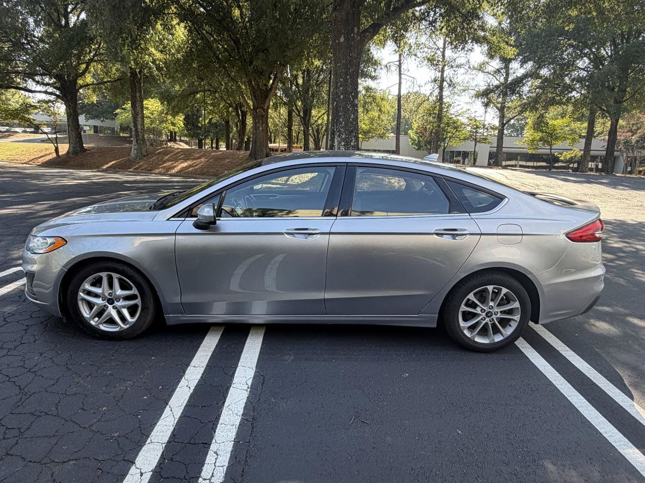 Used 2020 Ford Fusion SE FWD image 8