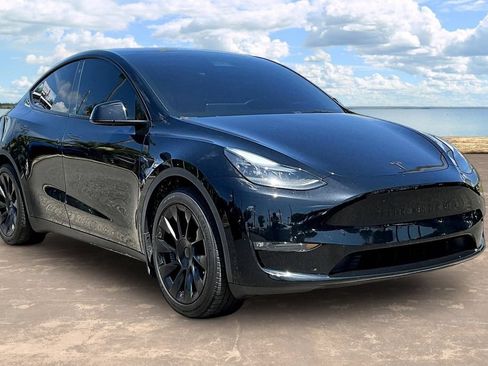 Used 2023 Tesla Model Y Long Range AWD/4WD image 3