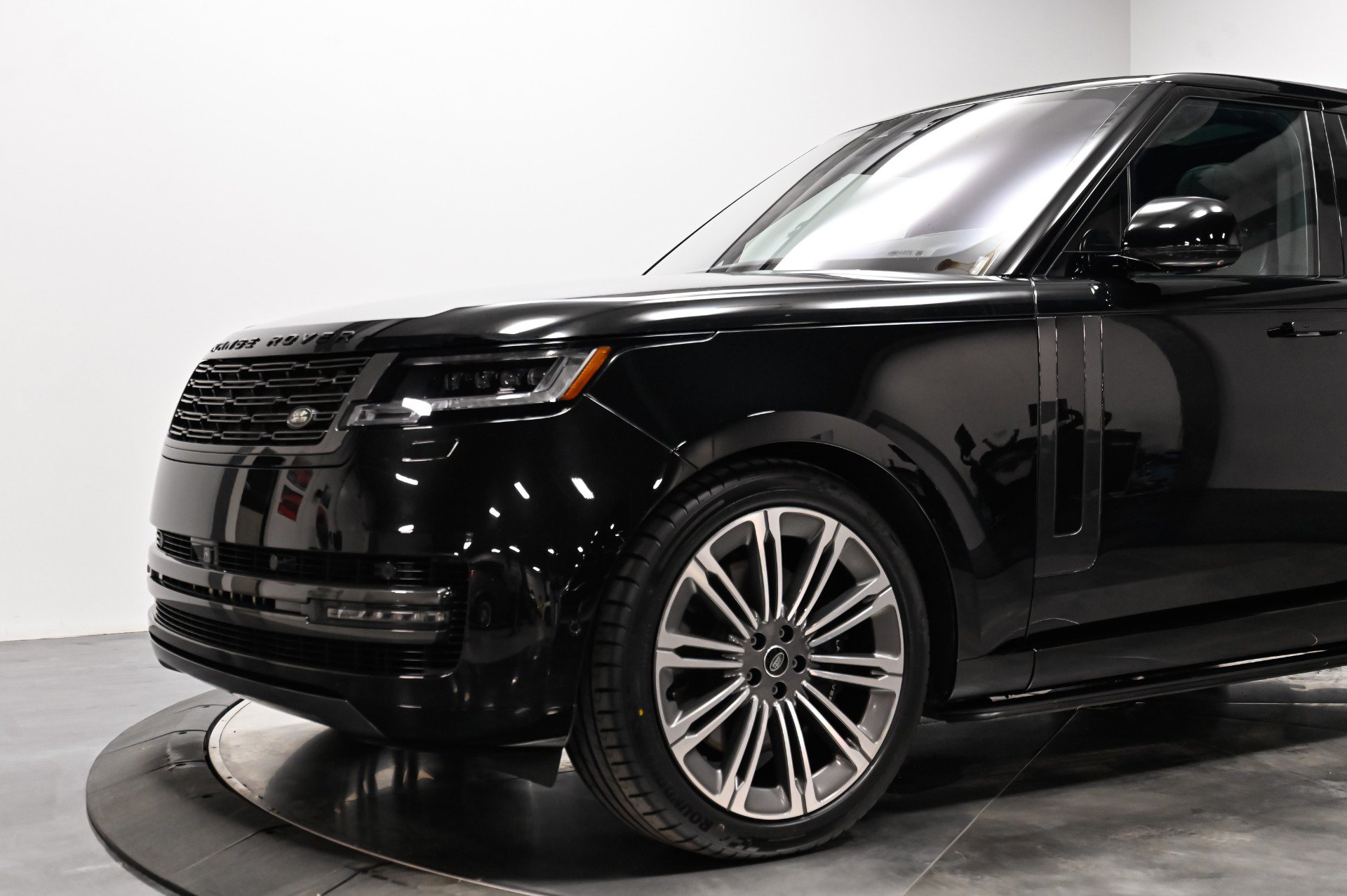 Used 2023 Land Rover Range Rover SE AWD/4WD image 5