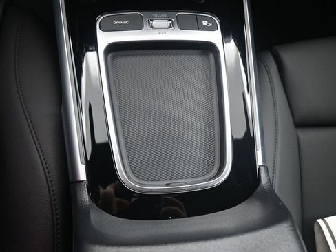 New 2025 Mercedes-Benz GLB 250 image 9