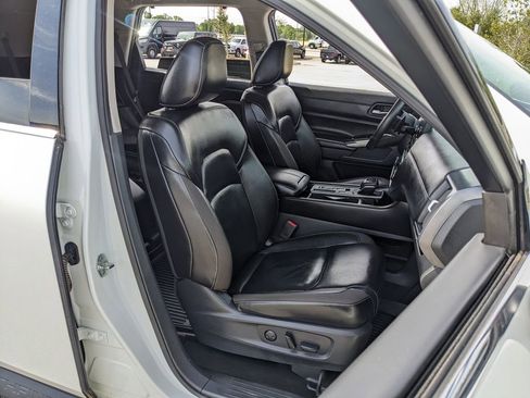 Used 2024 Nissan Pathfinder SL w/ SL Premium Package FWD image 51