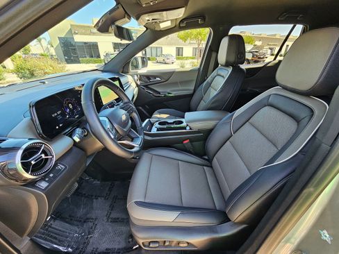 Used 2025 Chevrolet Equinox LT w/ Convenience Package II image 17