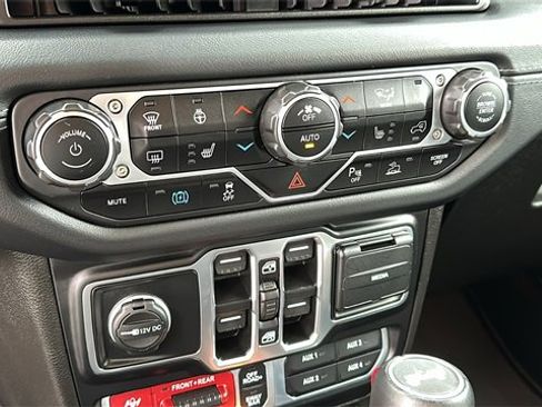 Used 2024 Jeep Wrangler Unlimited Rubicon 4xe image 17