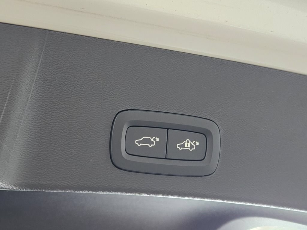 Used 2023 Volvo XC40 Recharge Plus AWD/4WD image 13