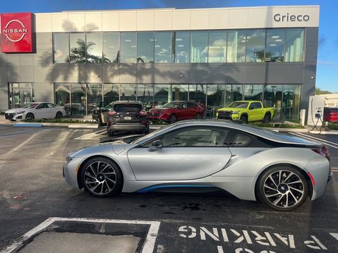 Used 2015 BMW i8 image 3