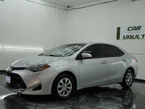 Used 2017 Toyota Corolla SE FWD image 1