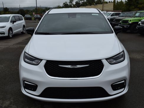 New 2026 Chrysler Pacifica Select image 3