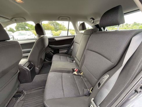 Used 2018 Subaru Outback 2.5i AWD/4WD image 12