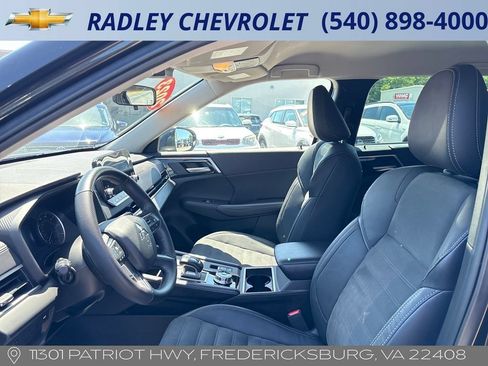 Used 2023 Mitsubishi Outlander SE AWD/4WD image 3