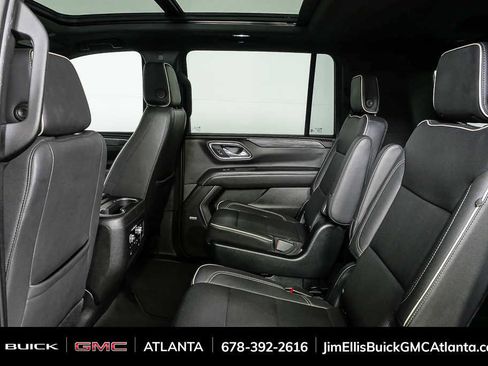 Used 2023 GMC Yukon XL SLT w/ SLT Premium Package image 18