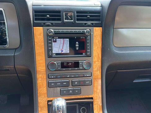 Used 2012 Lincoln Navigator 4WD image 10