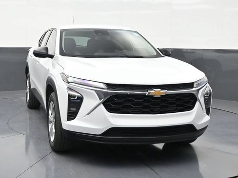 Used 2026 Chevrolet Trax LS FWD image 7