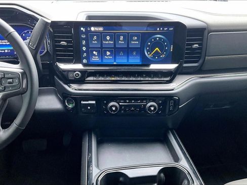 Used 2025 Chevrolet Silverado 2500 ZR2 w/ Technology Package AWD/4WD image 6