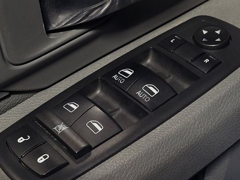 Used 2017 RAM 1500 Classic SLT RWD image 27