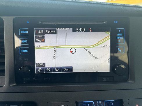 Used 2016 Toyota Sienna XLE image 15