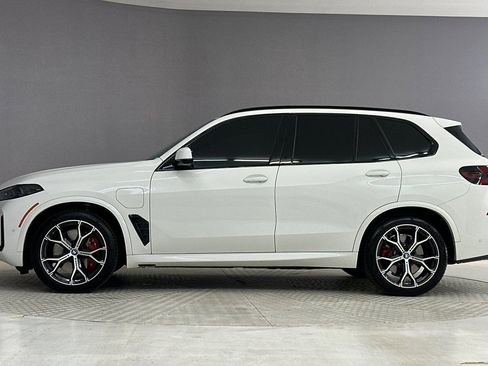Used 2025 BMW X5 xDrive50e w/ M Sport Package AWD/4WD image 2