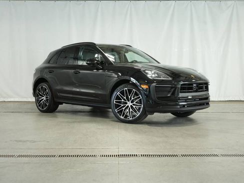 Certified 2025 Porsche Macan AWD/4WD image 9