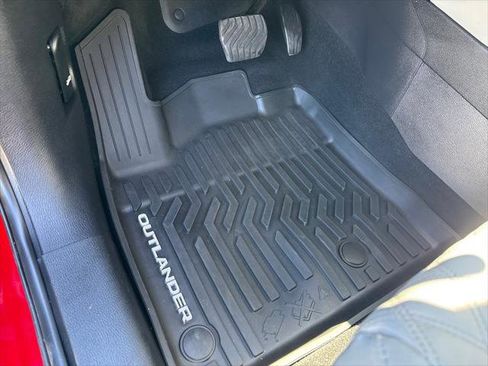 Used 2023 Mitsubishi Outlander SEL AWD/4WD image 18