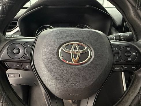 Used 2020 Toyota RAV4 XLE FWD image 8