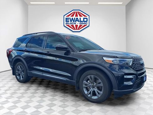 Used 2024 Ford Explorer XLT w/ Equipment Group 202A AWD/4WD image 2