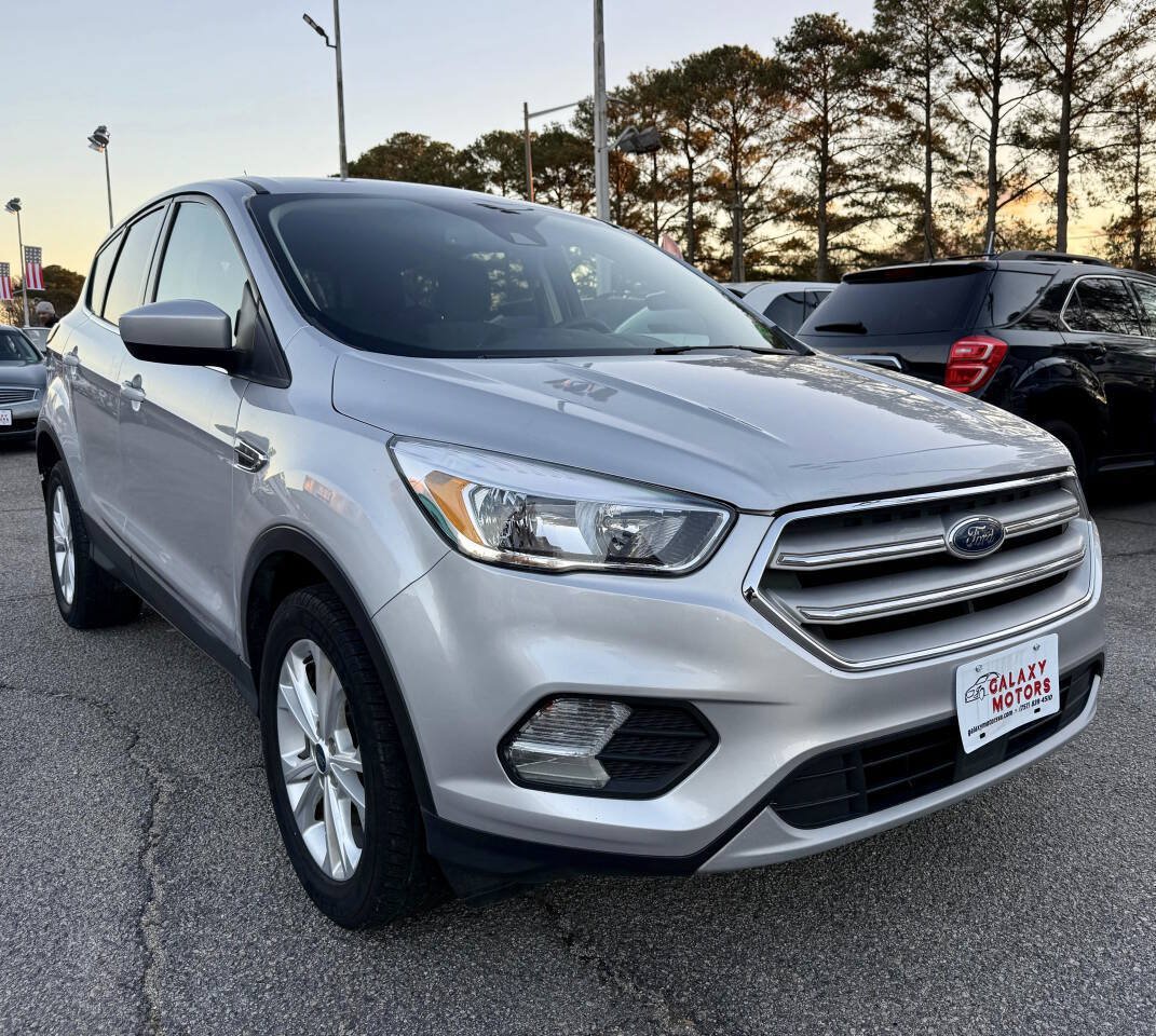 Used 2019 Ford Escape SE FWD image 2