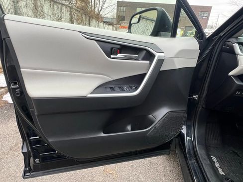 Used 2020 Toyota RAV4 XLE w/ XLE Grade Weather Package image 20