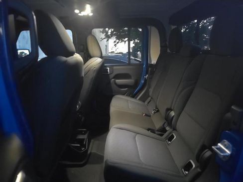 Used 2022 Jeep Gladiator Sport AWD/4WD image 7
