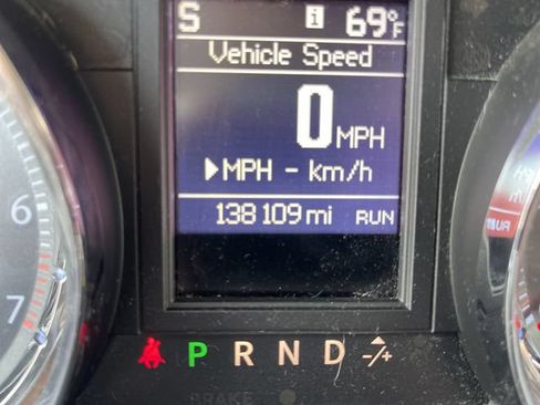 Used 2016 Chrysler Town & Country Touring w/ Driver Convenience Group FWD image 9