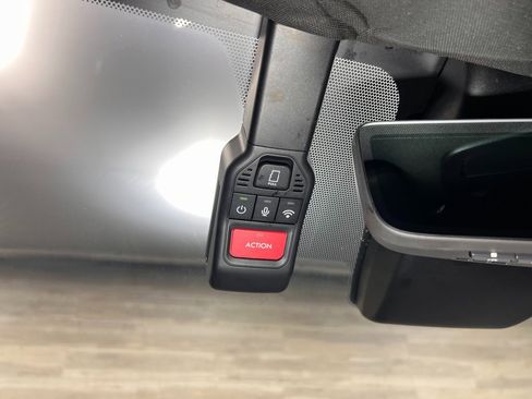 Used 2025 Toyota Sienna Platinum image 21