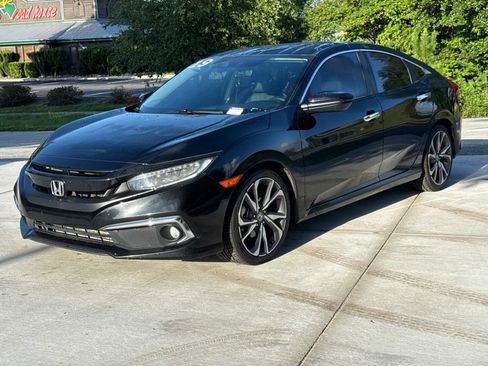 Used 2019 Honda Civic Touring image 3