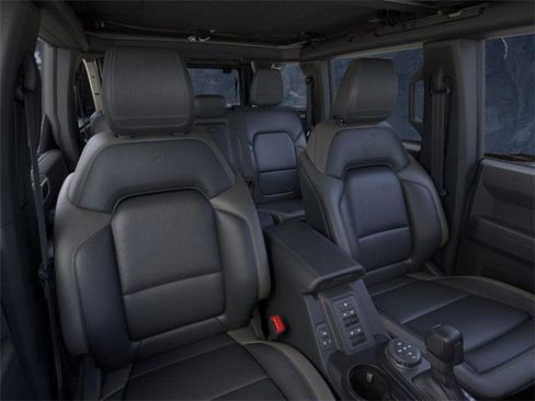 New 2025 Ford Bronco Outer Banks w/ Sasquatch Package image 10