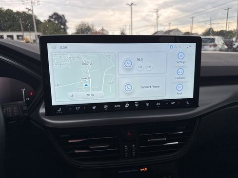 Used 2025 Ford Escape SE image 19