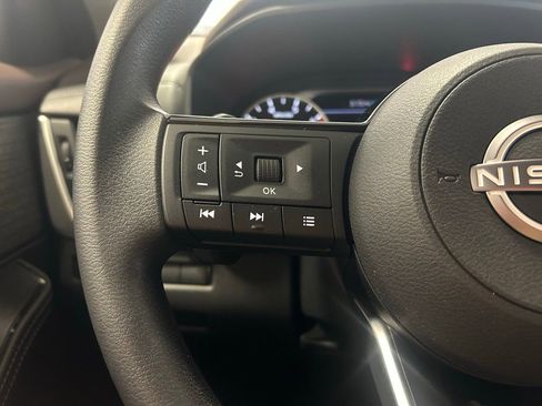 Used 2023 Nissan Rogue SV image 10