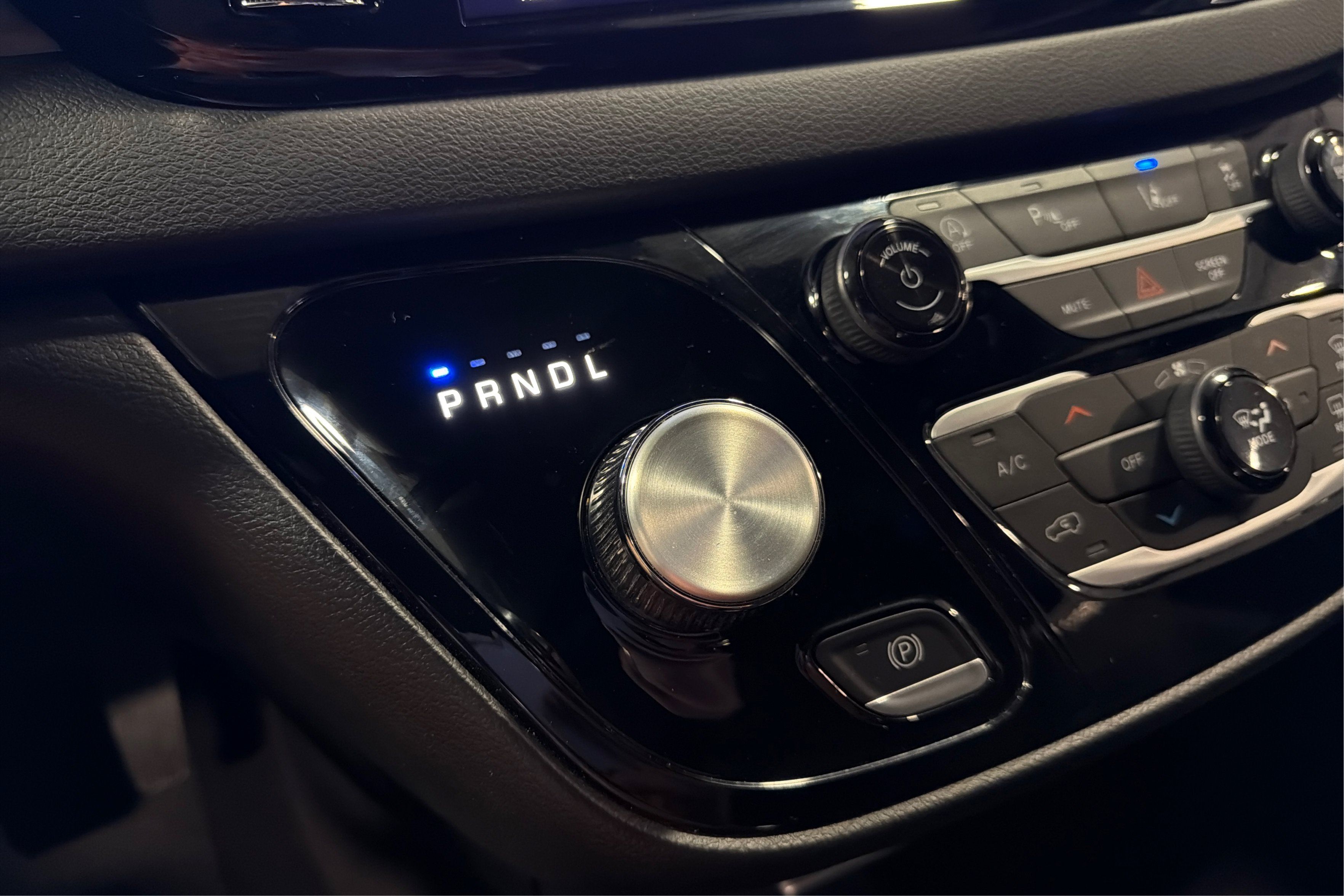 Used 2025 Chrysler Pacifica Select FWD image 33