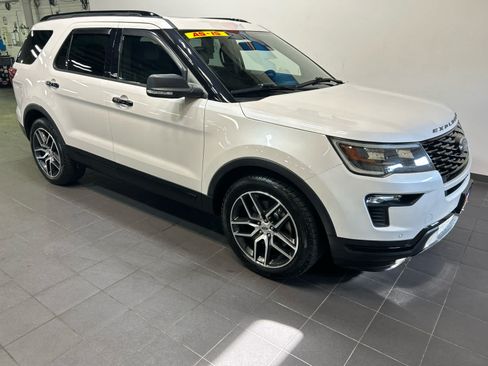 Used 2019 Ford Explorer Sport w/ Equipment Group 401A AWD/4WD image 2