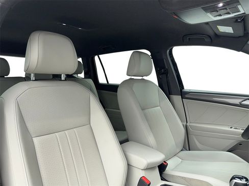 Used 2022 Volkswagen Tiguan SE R-Line image 48