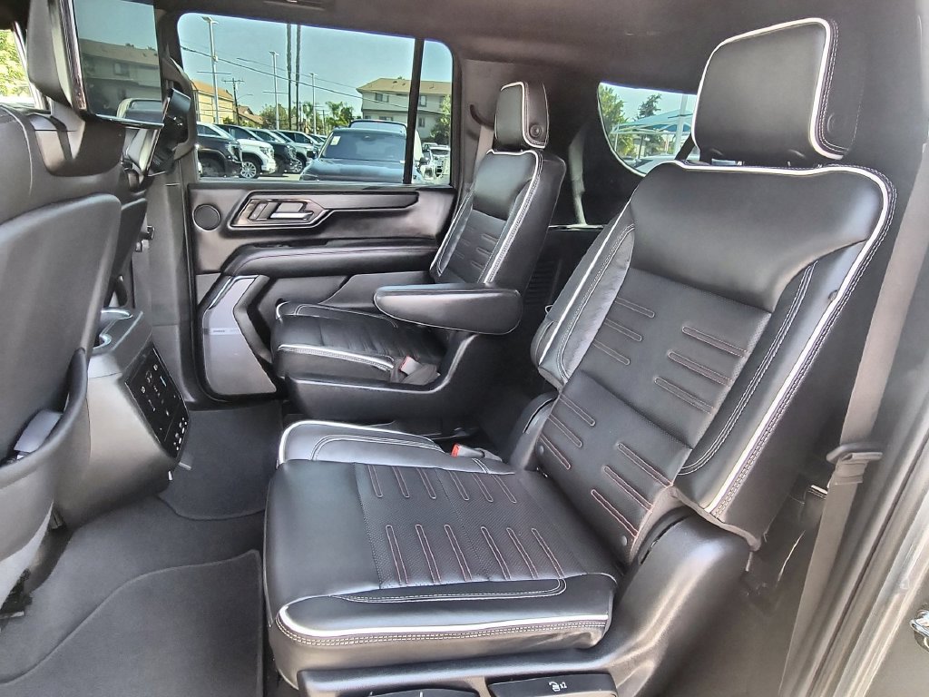 Used 2025 GMC Yukon XL AT4 Ultimate AWD/4WD image 25