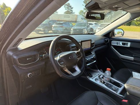 Used 2022 Ford Explorer Limited w/ Equipment Group 301A AWD/4WD image 4