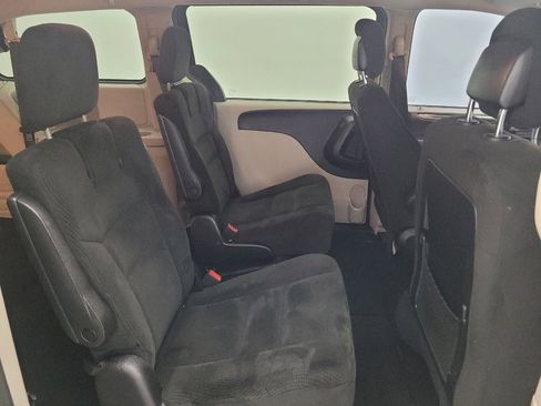 Used 2016 Dodge Grand Caravan SXT w/ Rear Park Assist Package FWD image 19