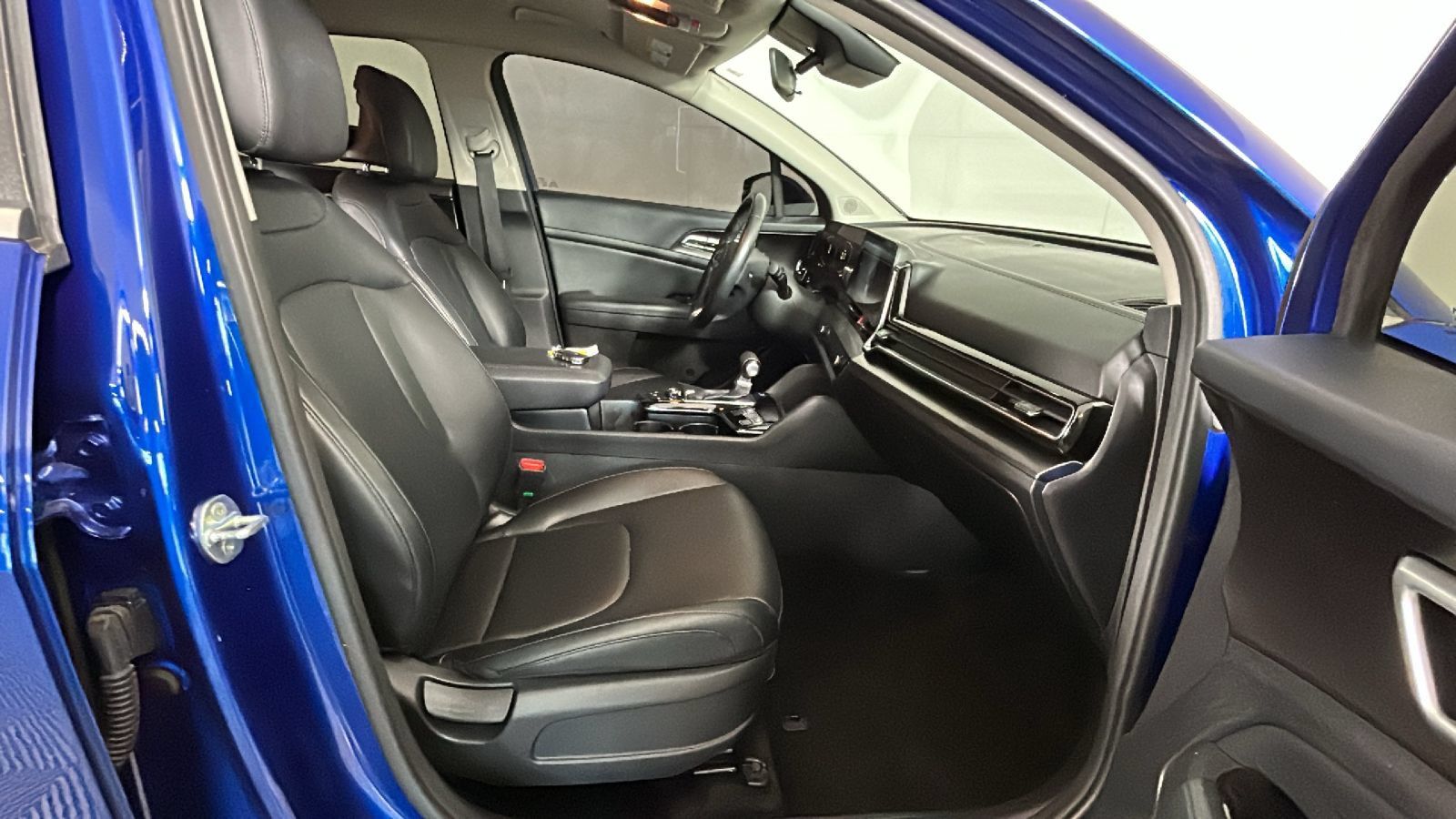 Used 2023 Kia Sportage EX FWD image 34