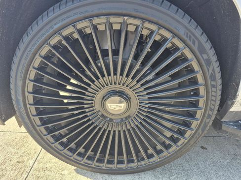 Used 2024 Cadillac Escalade Sport w/ LPO, ONYX Package image 3